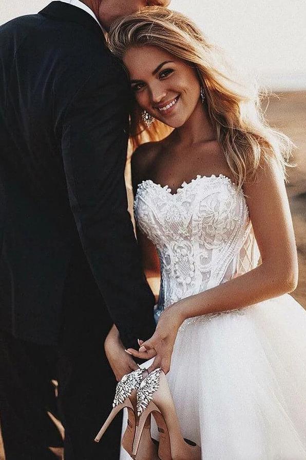 Long Sweetheart Tulle Boho Wedding Dress with Lace, Court Train Rustic Wedding Gown UQ2255