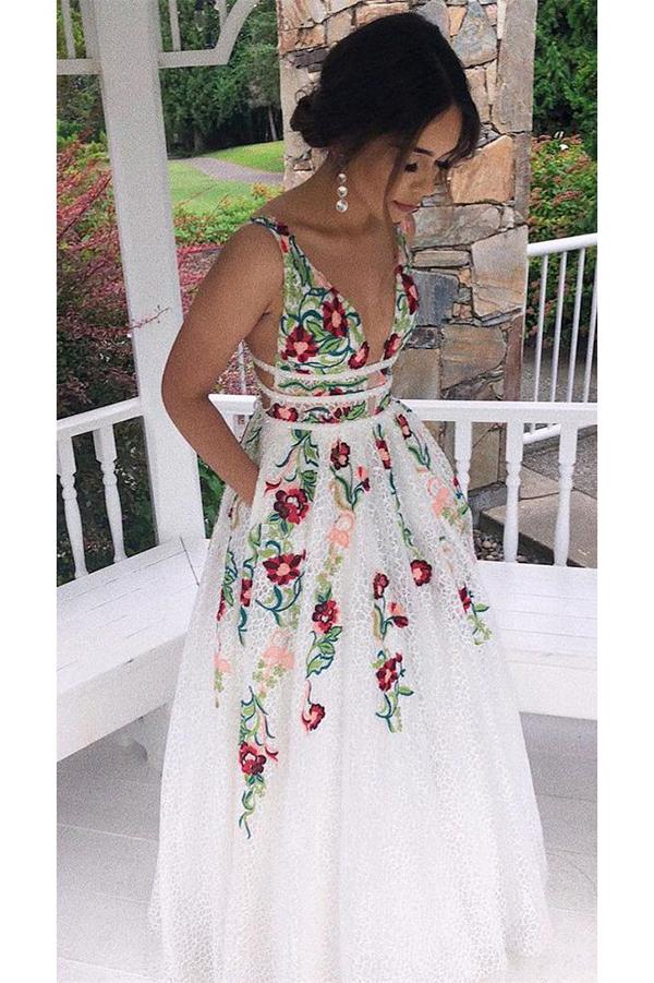 A Line V Neck Ivory Lace Prom Dresses with Flowers , Long Sleeveless Party Dresses with Appliques chp003
